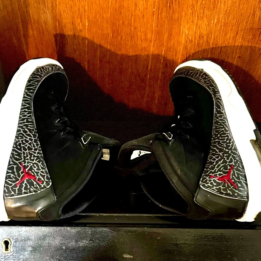 Nike Air Jordan Deluxe ‘Black’ 807718-061 Sz. 7Y - Picture 3 of 10